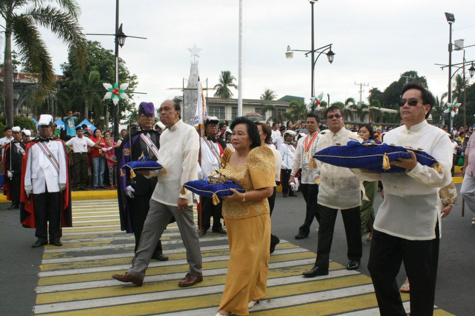 The Entrance of Nana Pilar and its Crowns (3)